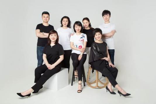 《交响音乐赏析》混合式课程团队照片（西安交通大学曹耿献）