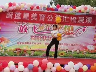 图片包含 桌子, 草, 小, 站描述已自动生成